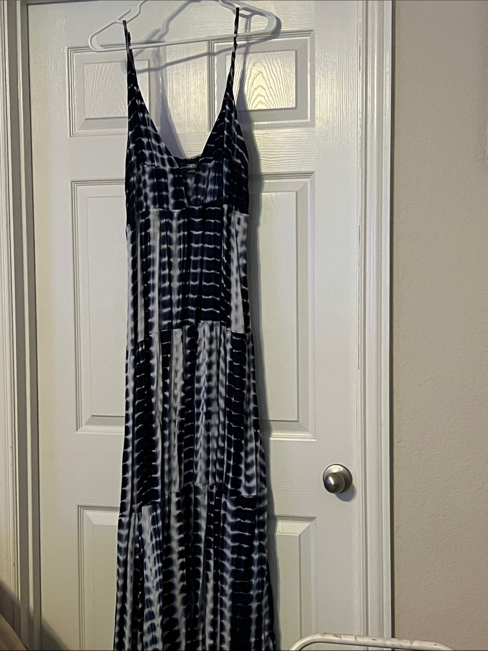 Sleeveless Tie-Dye Maxi Dress - navy & White